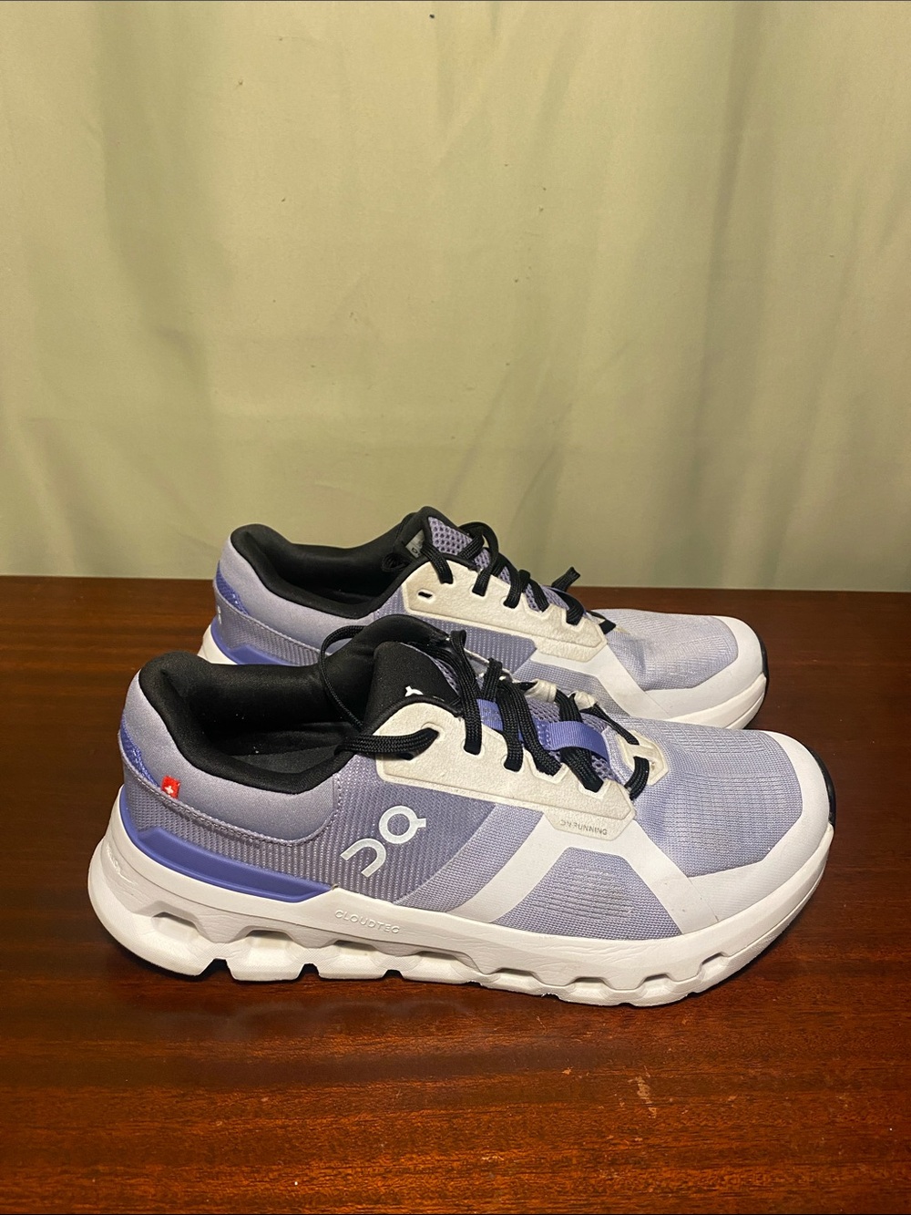 Women’s On Running Cloudrunner 2 Nimbus/Blueberry size 10